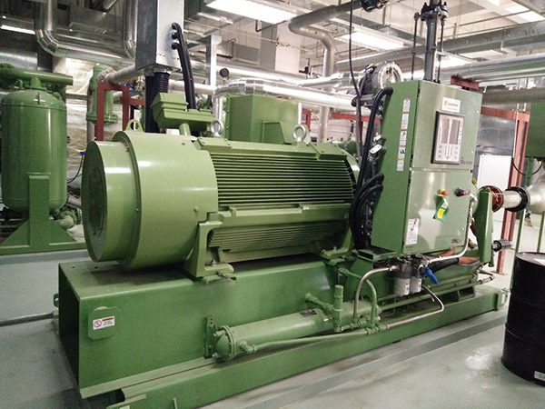 Bir uçak parçaları test şirketi, hava kompresörlerinde ersan değişken frekanslı sürücü kullanıyor